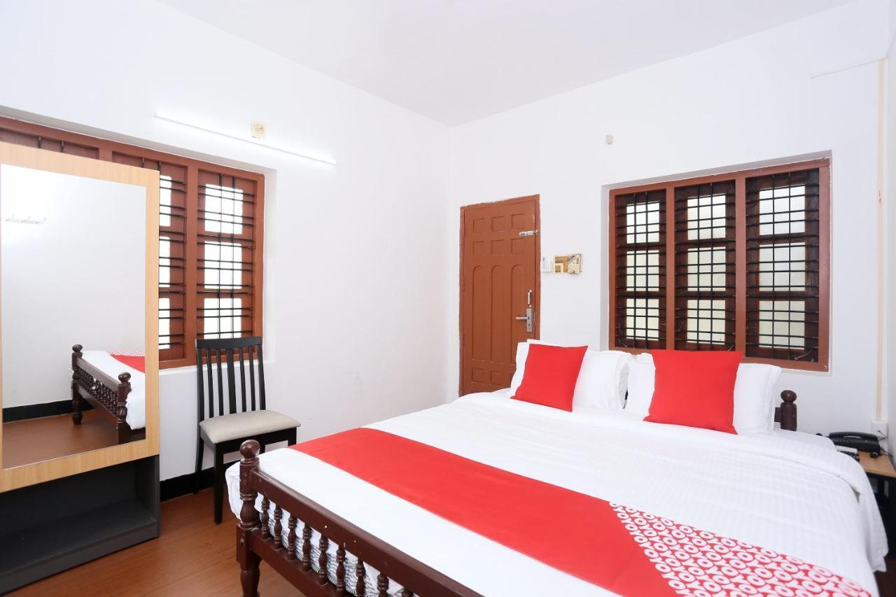 Oyo Flagship Kaveri Tourist Home Guruvāyūr 외부 사진