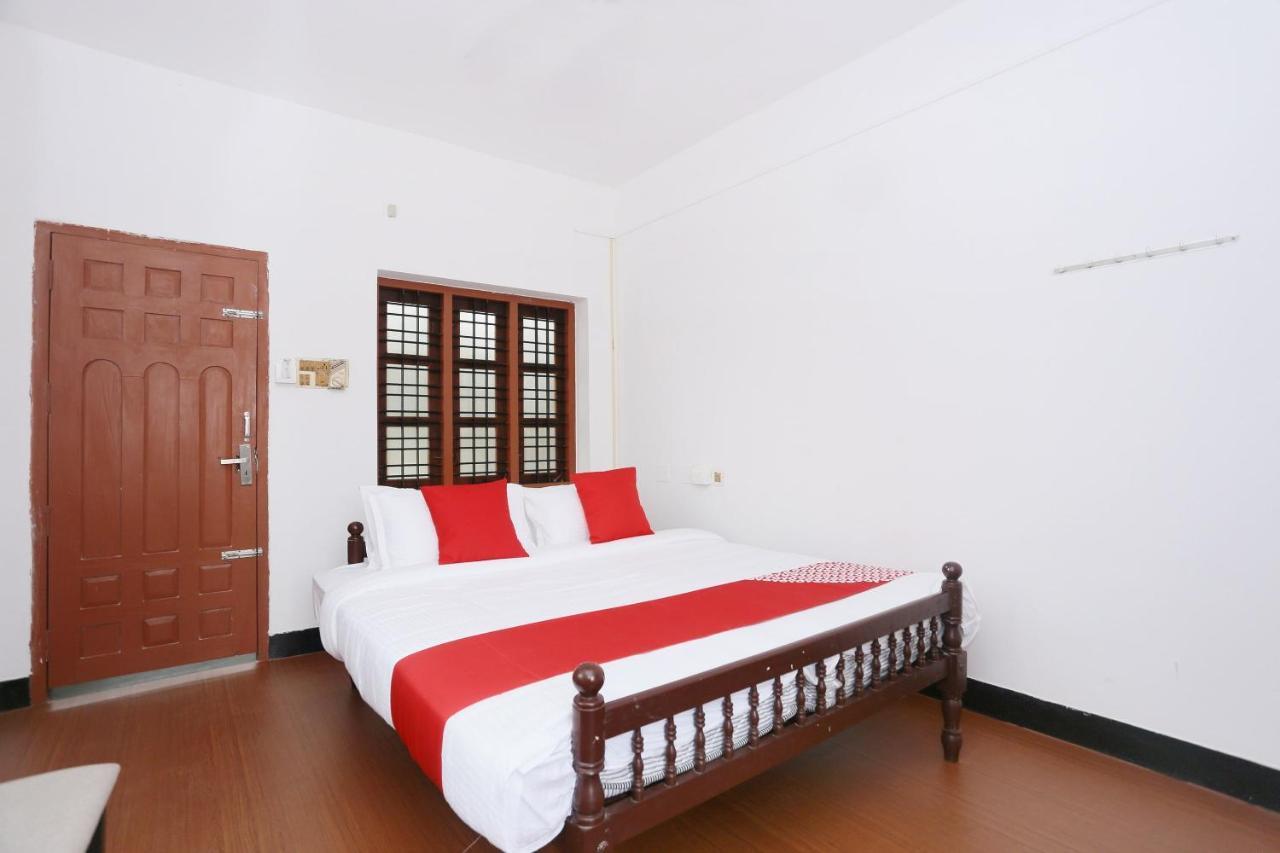 Oyo Flagship Kaveri Tourist Home Guruvāyūr 외부 사진